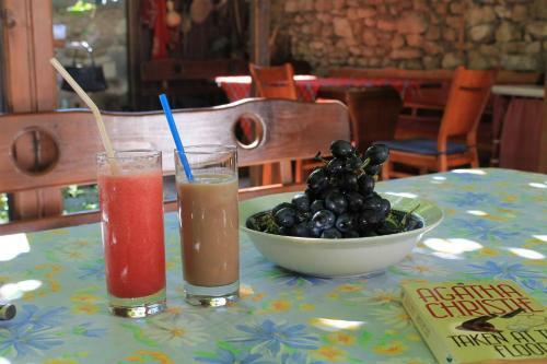 Hostal Emona Guest House