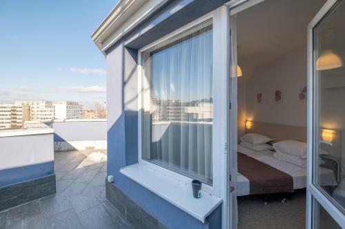 Blue Label Apart House