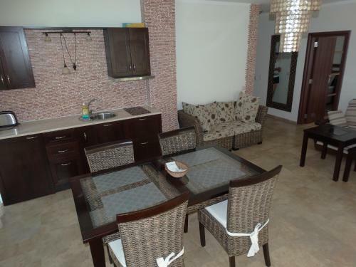 Aparthotel Chateau Del Marina Apart Complex