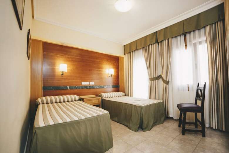 Hostal Gavilanes II