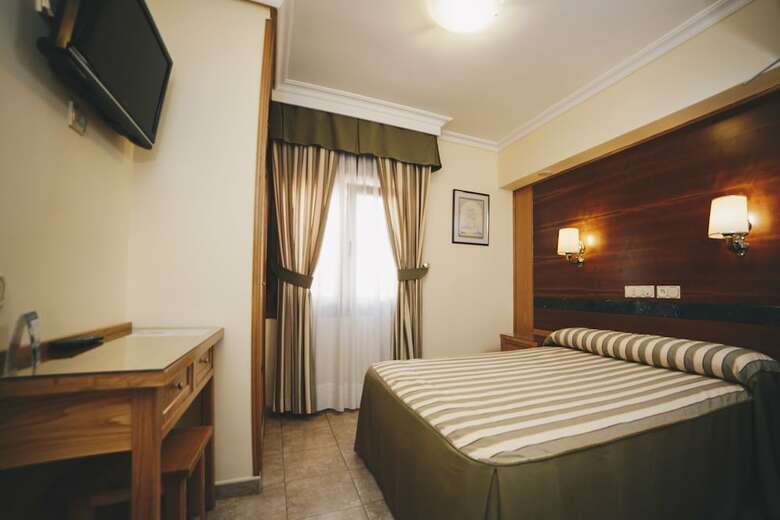 Hostal Gavilanes II
