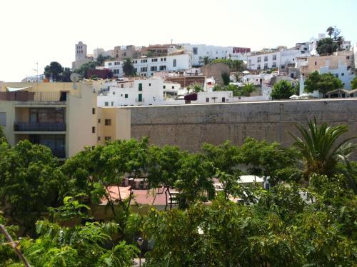 Hostal Casa De Hu�spedes Vara De Rey