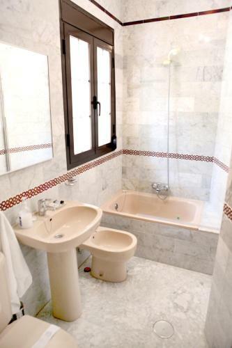 Apartamentos Pilatos King's Inn