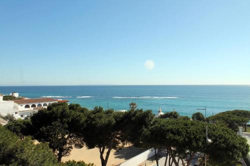 Ca�os Costa Apartments