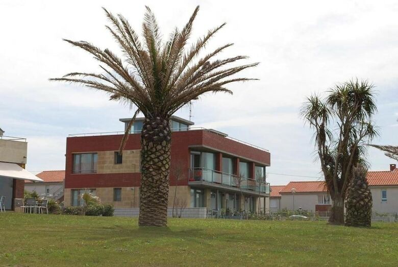 Apartamentos Playa De Portio