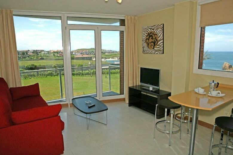 Apartamentos Playa De Portio