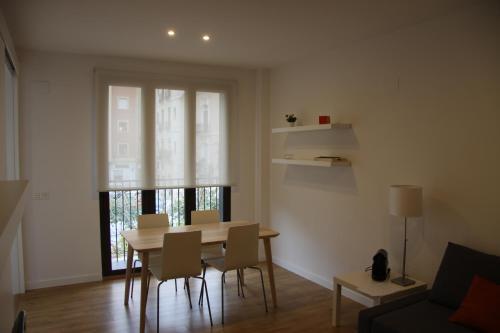 Apartamentos Hiedra Y Tapiner�a Mercado Central