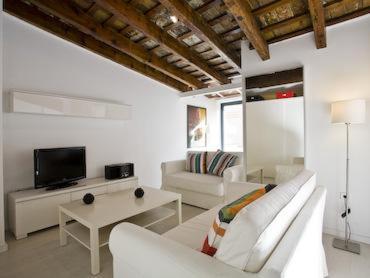 Apartamentos Hiedra Y Tapiner�a Mercado Central