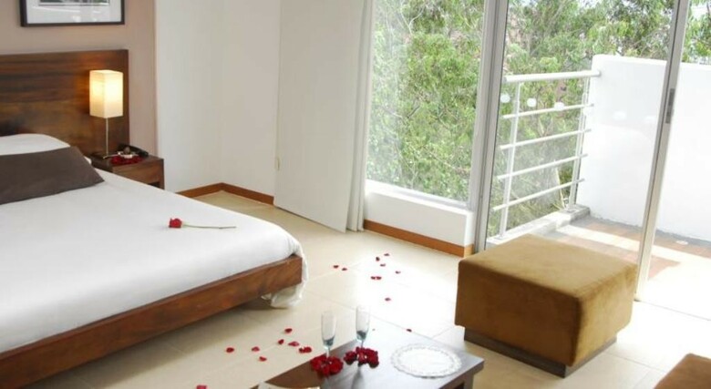 Hotel Cyan Suites