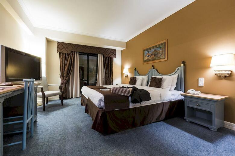 Ax The Victoria Hotel