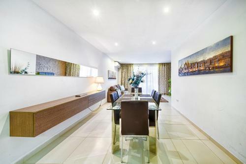 Creek Modern Apartment