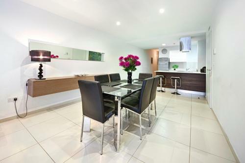 Creek Modern Apartment
