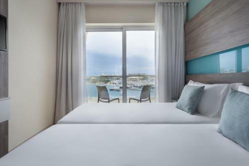Hostal 115 The Strand Hotel And Suites
