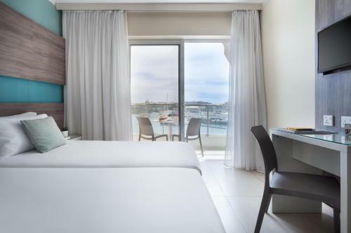 Hostal 115 The Strand Hotel And Suites