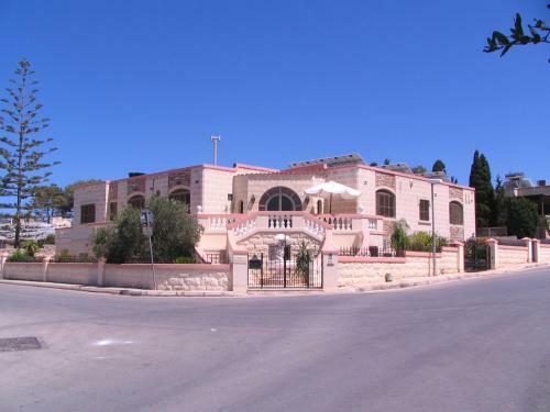 Santa Maria Villa Apartments