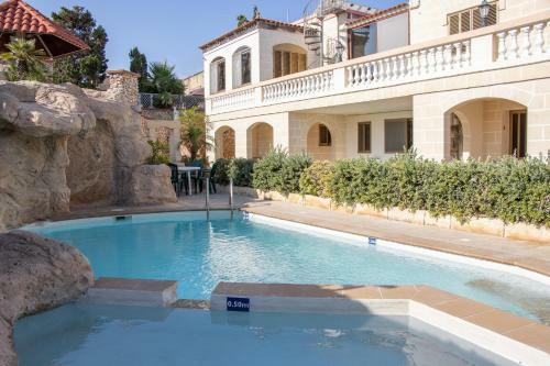 Santa Maria Villa Apartments