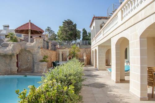 Santa Maria Villa Apartments
