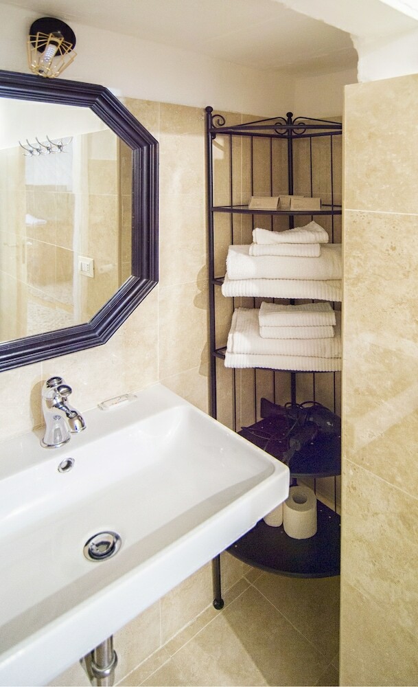 Hostal La Piazzetta Rooms