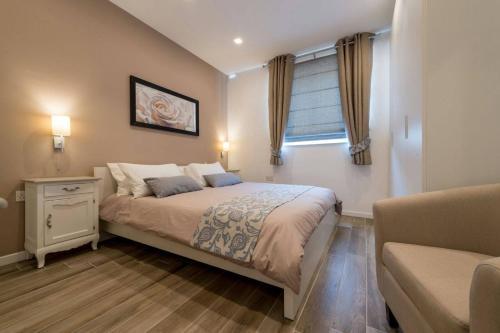 Four Seasons Apartment 9
