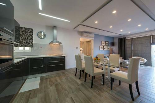 Four Seasons Apartment 9