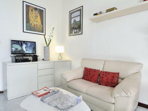 Washington Halldis Apartments