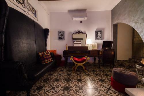 Hostal Backstage Boutique Townhouse