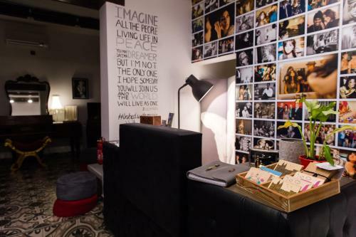 Hostal Backstage Boutique Townhouse