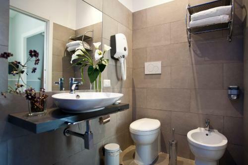 Hostal La Mongolfiera Rooms In Navona