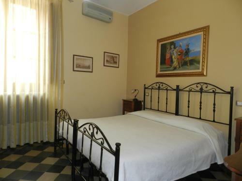 Hostal A Due Passi Dal Duomo B&B