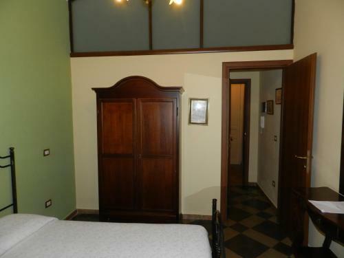 Hostal A Due Passi Dal Duomo B&B