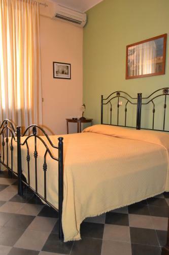 Hostal A Due Passi Dal Duomo B&B