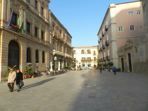 Hostal A Due Passi Dal Duomo B&B