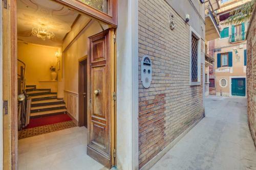 Hotel At Leonard