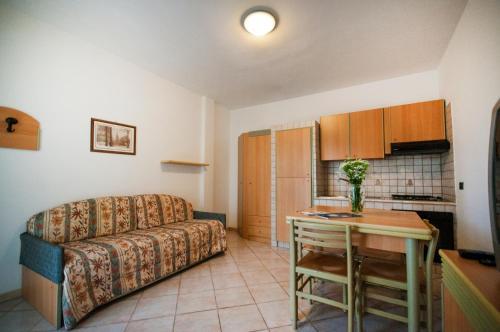 Hotel Sairon Village