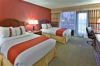 Hotel Holiday Inn & Suites