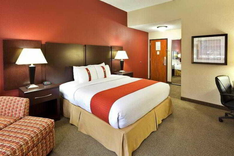 Hotel Holiday Inn & Suites