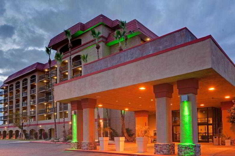 Hotel Holiday Inn & Suites