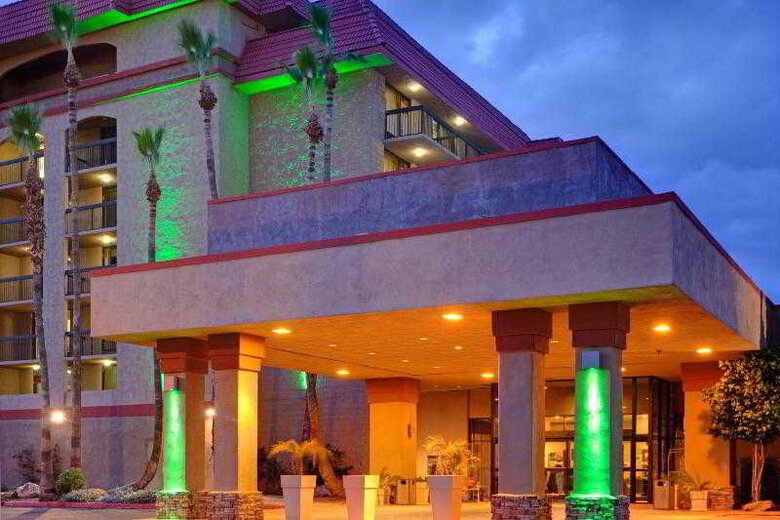 Hotel Holiday Inn & Suites