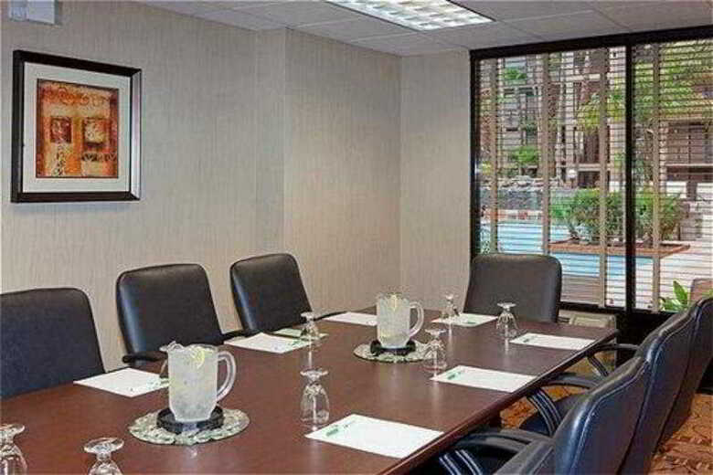 Hotel Holiday Inn & Suites