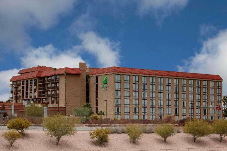 Hotel Holiday Inn & Suites