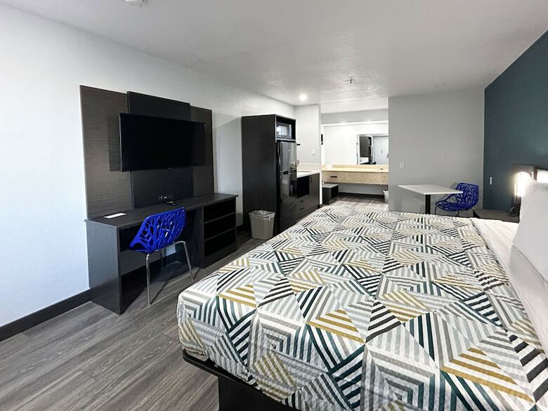 Hotel Bakersfield Inn & Suites
