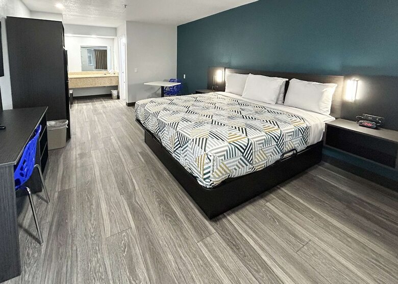 Hotel Bakersfield Inn & Suites