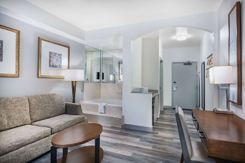 Hotel Ramada Limited Suites