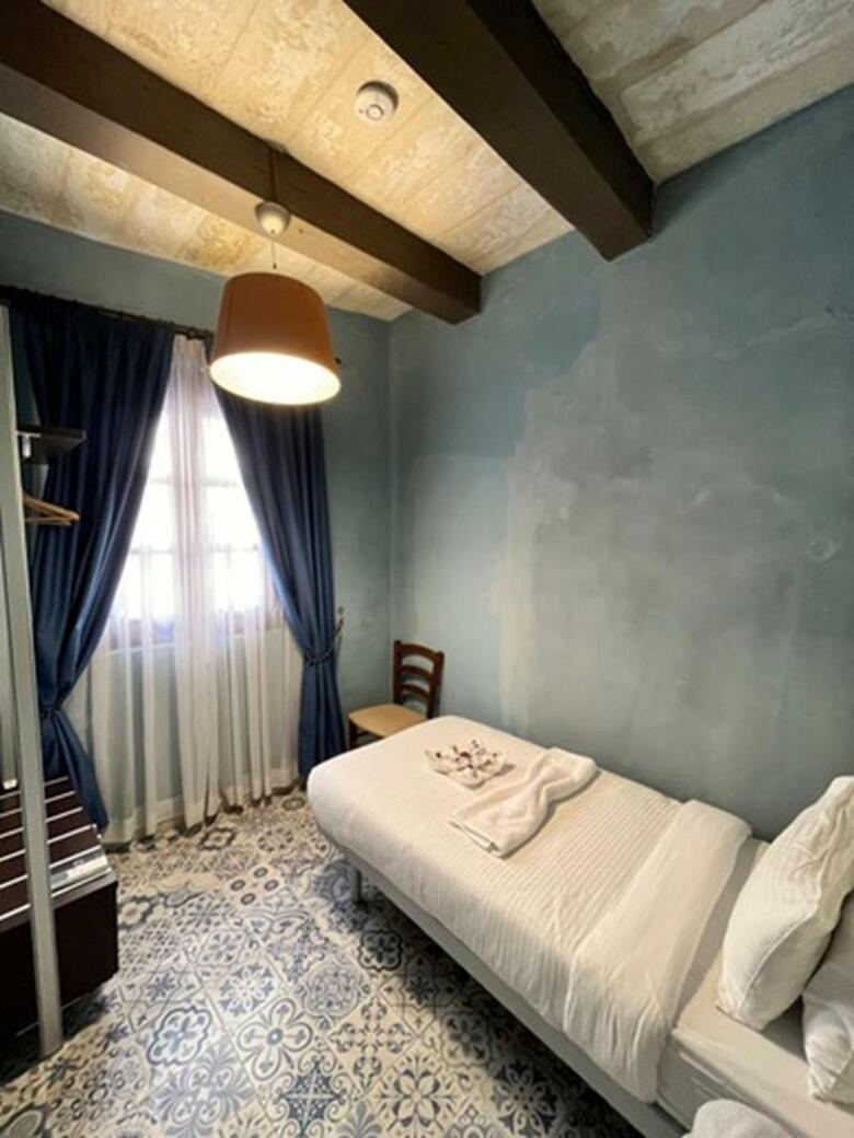 Hostal My Travel House