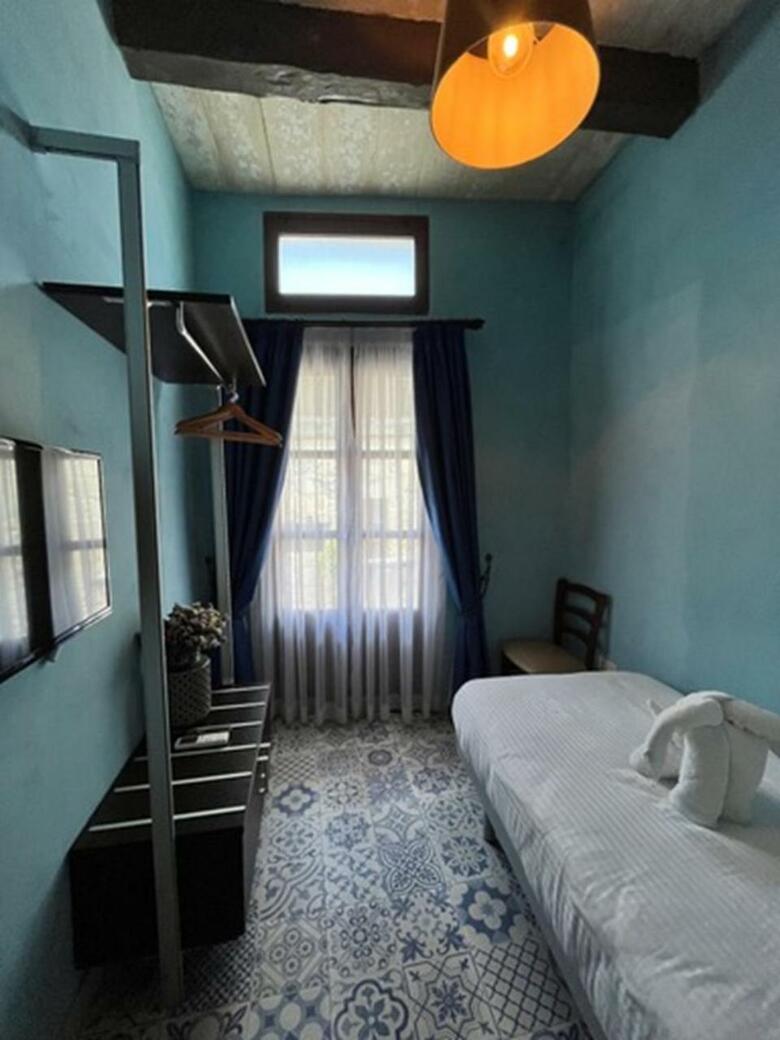 Hostal My Travel House