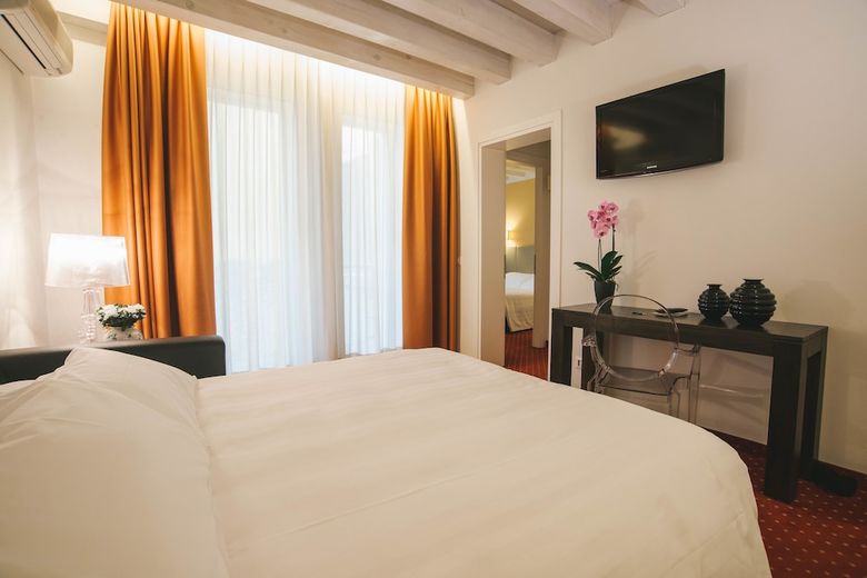 Hostal Relais Santa Corona
