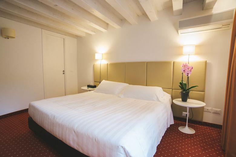 Hostal Relais Santa Corona
