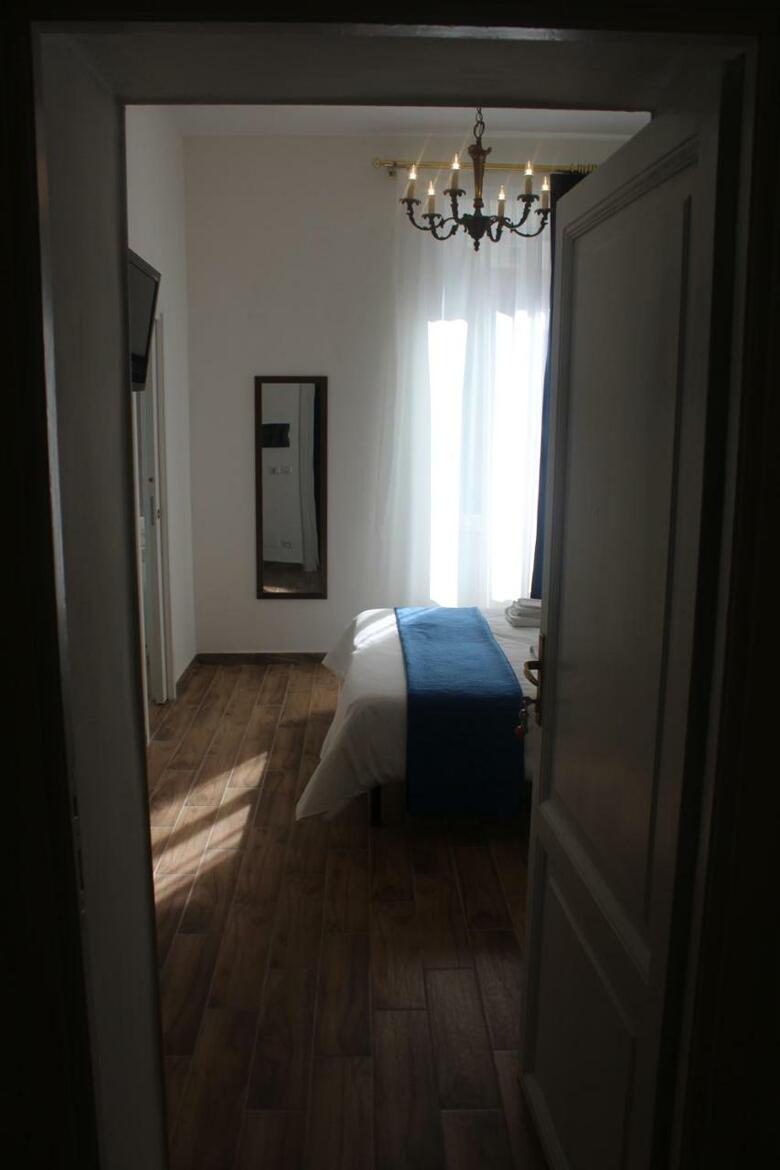 Hostal Roma My Home B&B