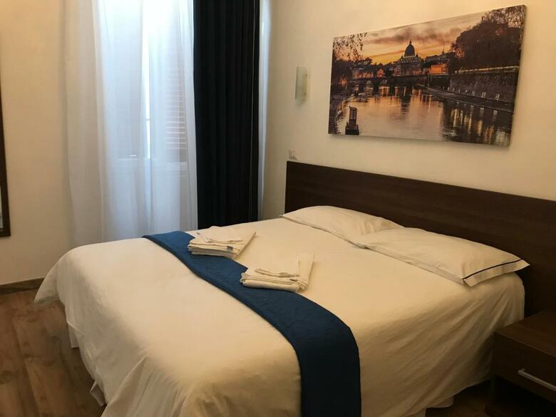 Hostal Roma My Home B&B