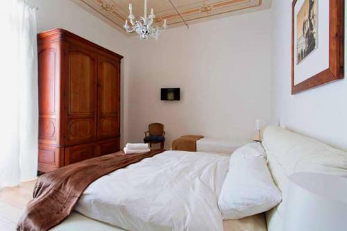 Hostal Aragona Rooms